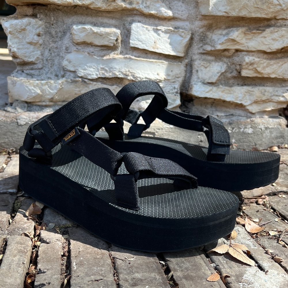 Teva 1.25 inch platform black sandals size 9 worn twice